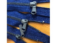 What should be paid attention to when selecting Heshan double bone zipper